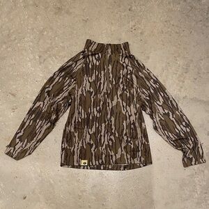 Boy’s Mossy Oak camouflage long sleeve pullover